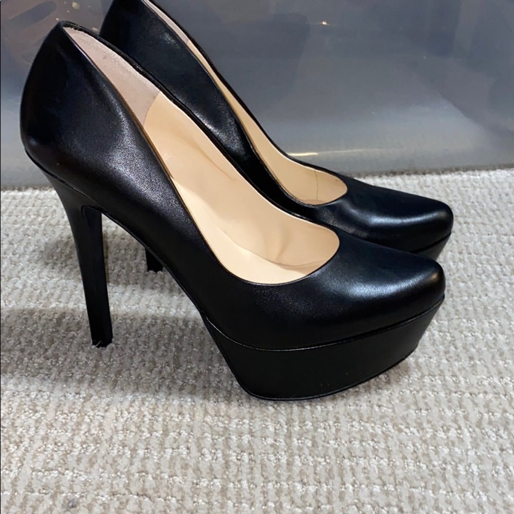 Size 8 black platform Jessica Simpson pumps